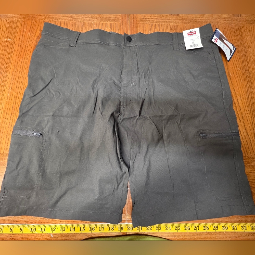 Wrangler Cargo Shorts Men’s RELAXED FLEX Nylon Blend Size 46 X 10”  Gray